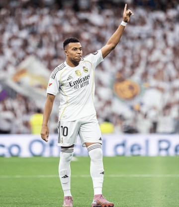 悲喜夜!利物浦造88年神迹,皇马拜仁全胜领跑,曼联2-1切尔西