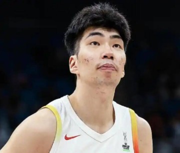 余嘉豪完成西乙联赛首秀赛后与前队友谈西乙和西甲的差距&amp;月薪